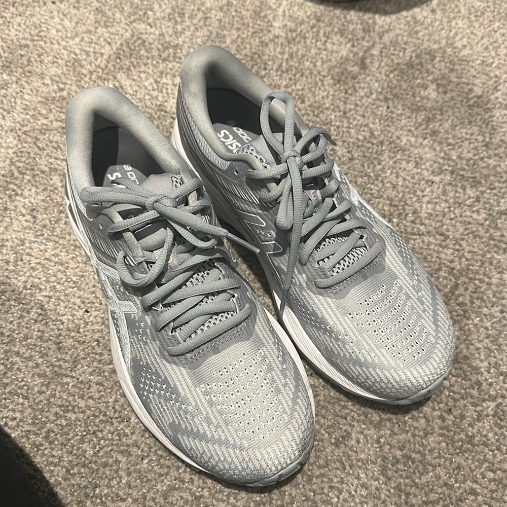 Asics running shoes GT 2000 8